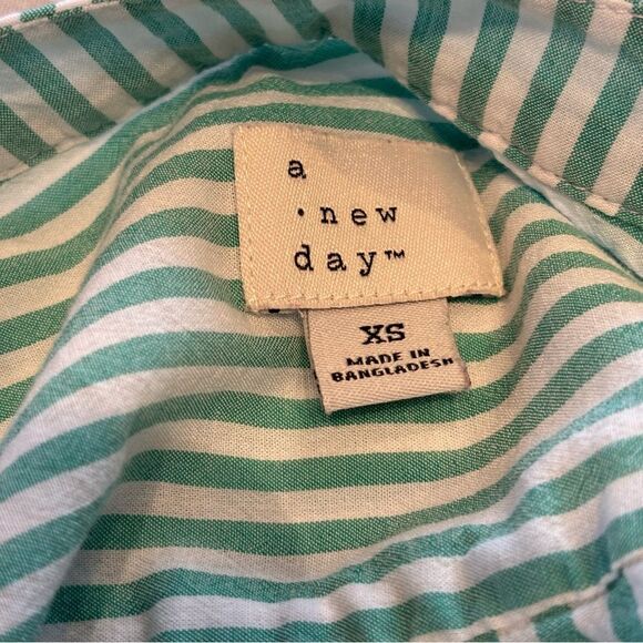 A New Day Green and White Striped Balloon Sleeve Button-up Blouse XS - Picture 6 of 6